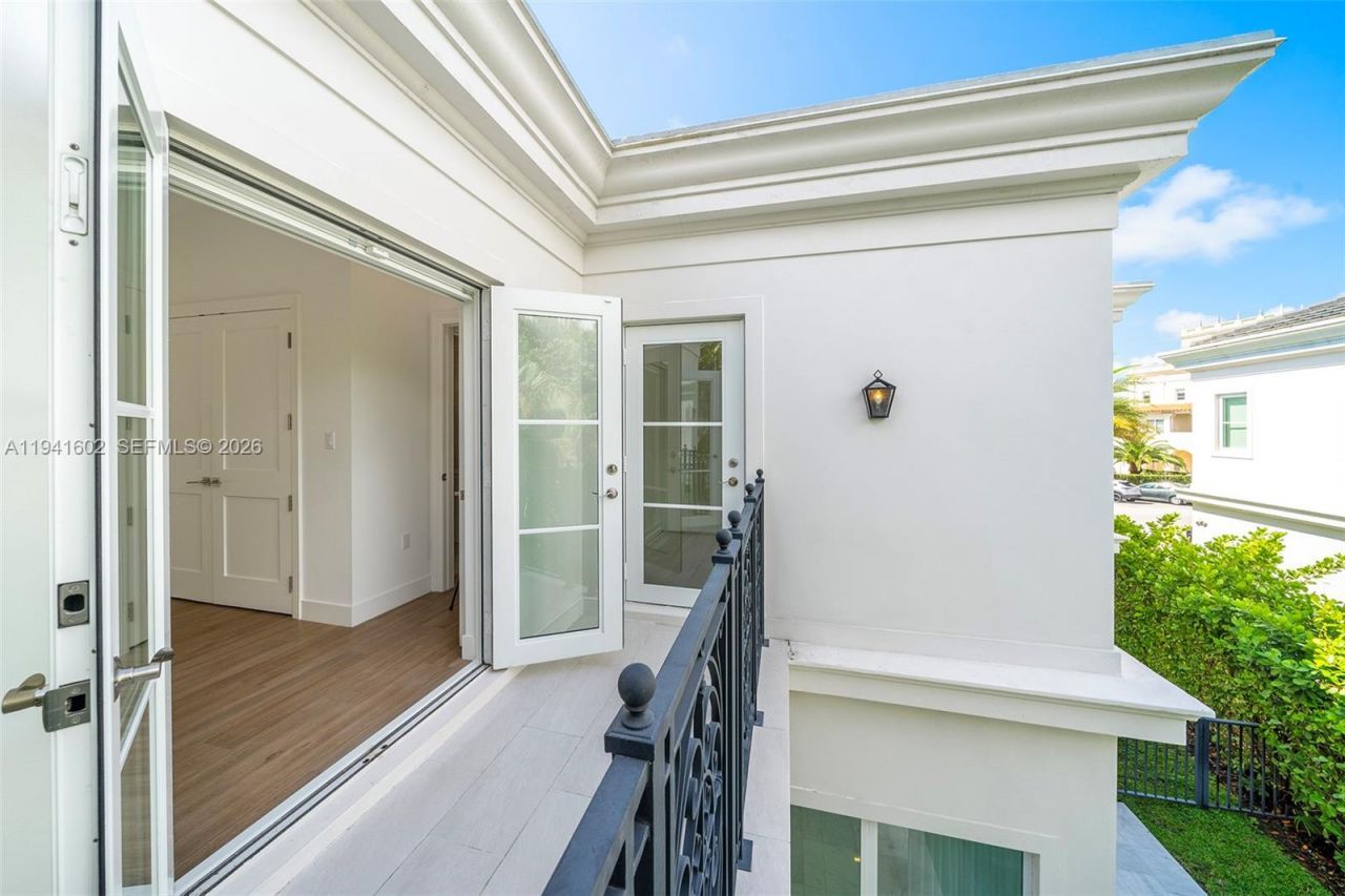 315 Santander Ave, Unit 311, Coral Gables, FL 33134 Photo