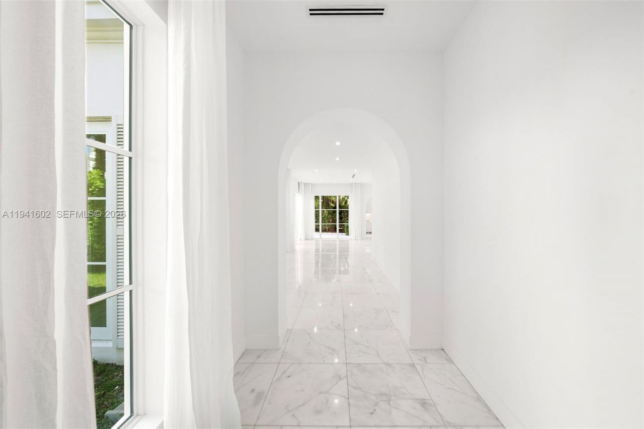 315 Santander Ave, Unit 311, Coral Gables, FL 33134 Photo