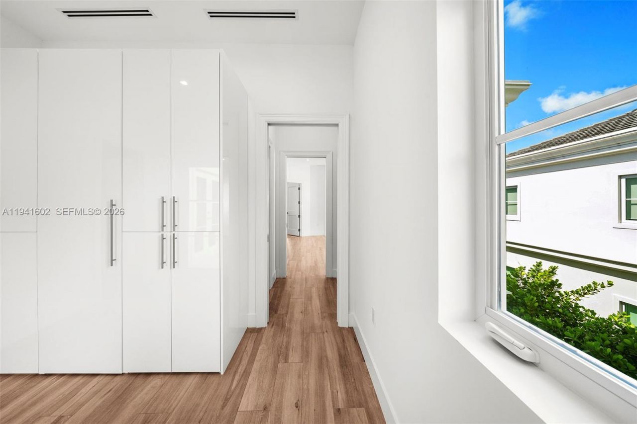 315 Santander Ave, Unit 311, Coral Gables, FL 33134 Photo