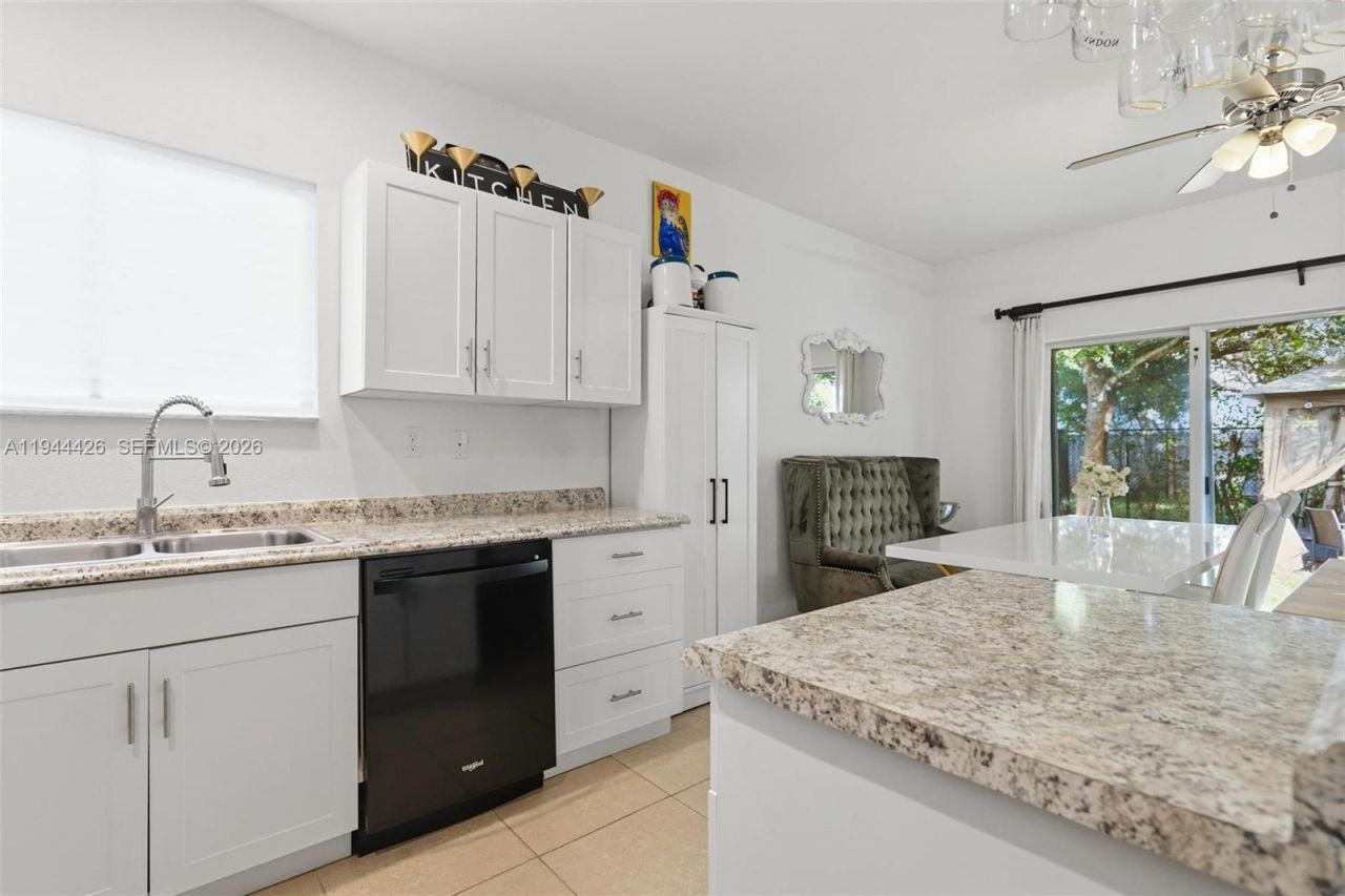 357 NE 35th Ter , Homestead, FL 33033 Photo