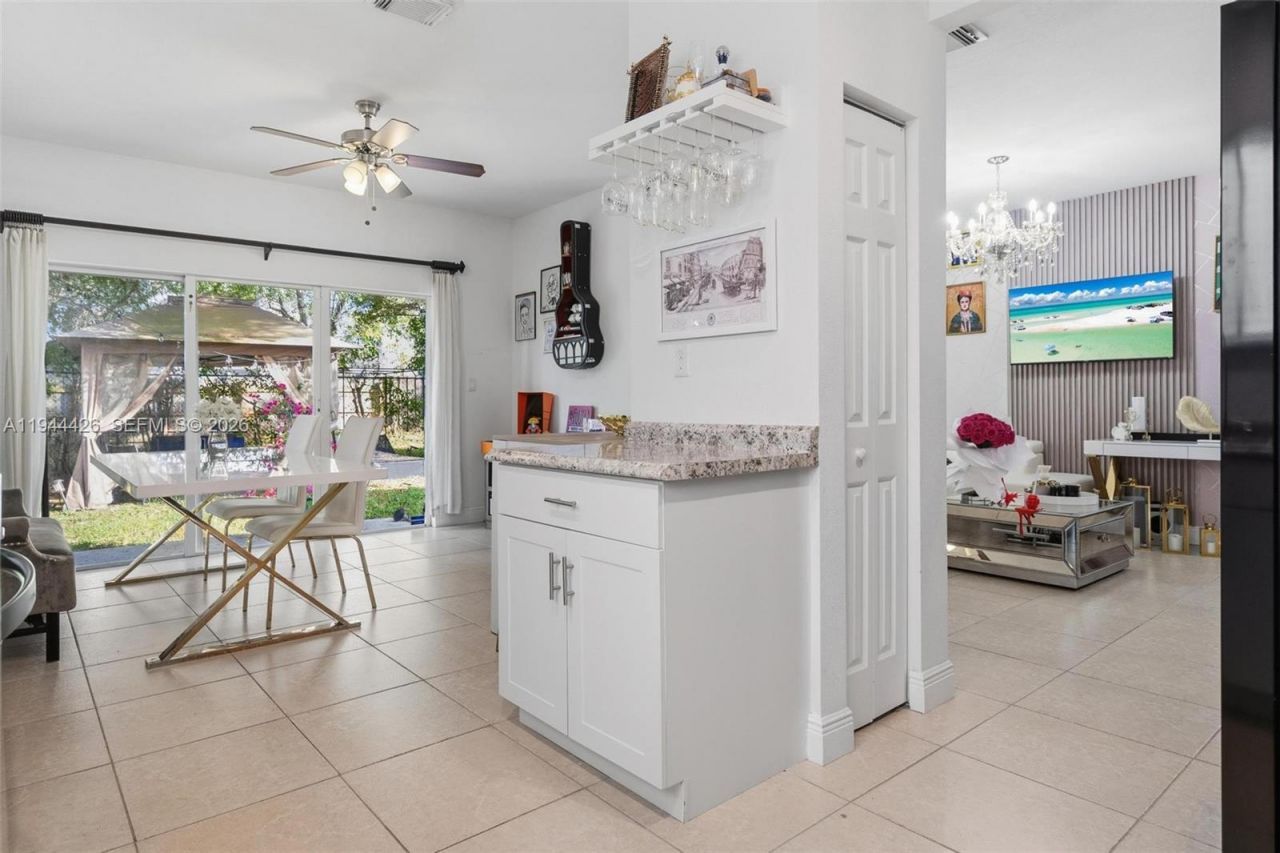 357 NE 35th Ter , Homestead, FL 33033 Photo