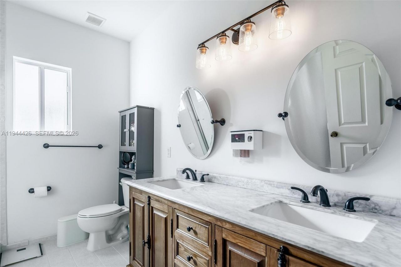 357 NE 35th Ter , Homestead, FL 33033 Photo