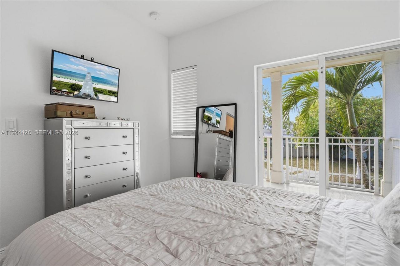 357 NE 35th Ter , Homestead, FL 33033 Photo