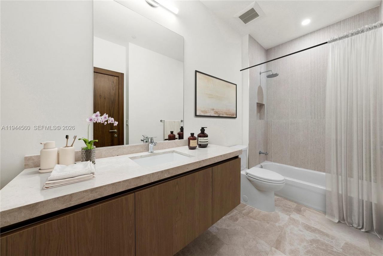 701 Valencia Ave, Unit 604, Coral Gables, FL 33134 Photo