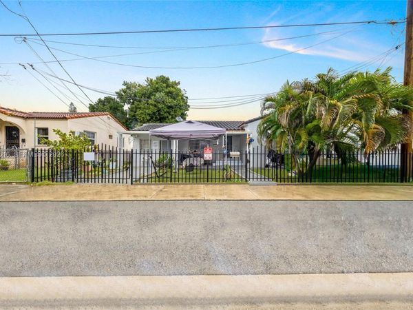 943 SW 9th Ave , Miami, FL 33130