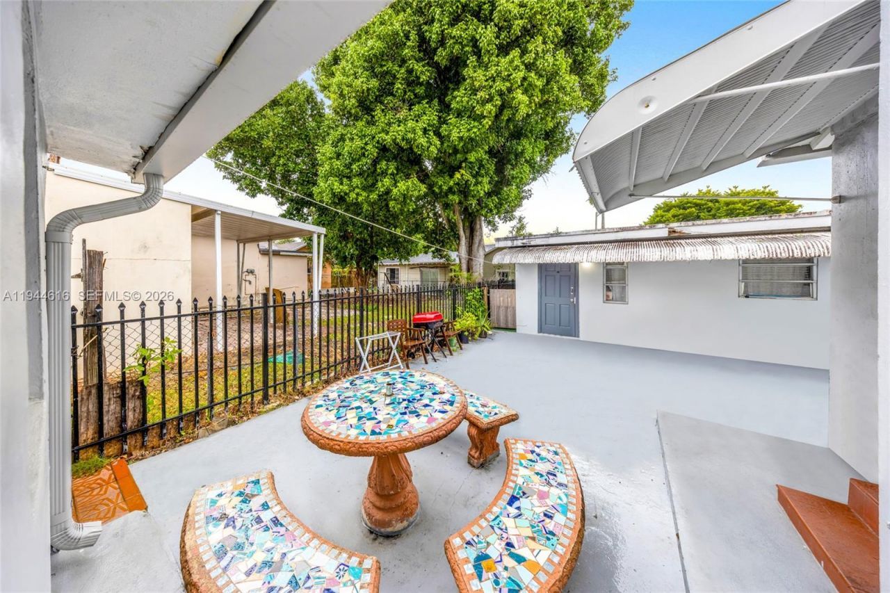 943 SW 9th Ave , Miami, FL 33130 Photo