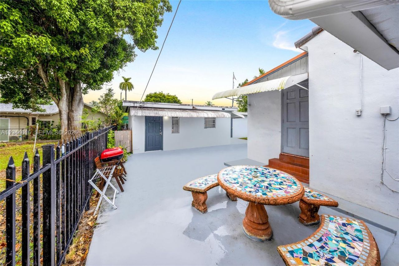 943 SW 9th Ave , Miami, FL 33130 Photo