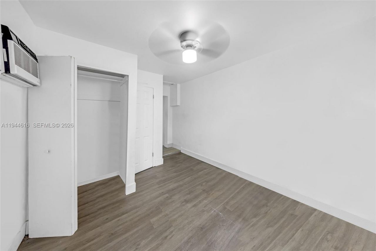 943 SW 9th Ave , Miami, FL 33130 Photo