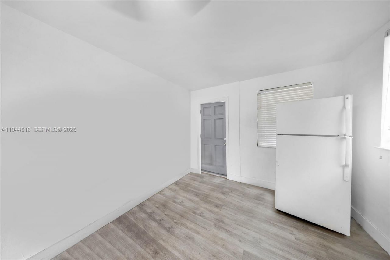 943 SW 9th Ave , Miami, FL 33130 Photo