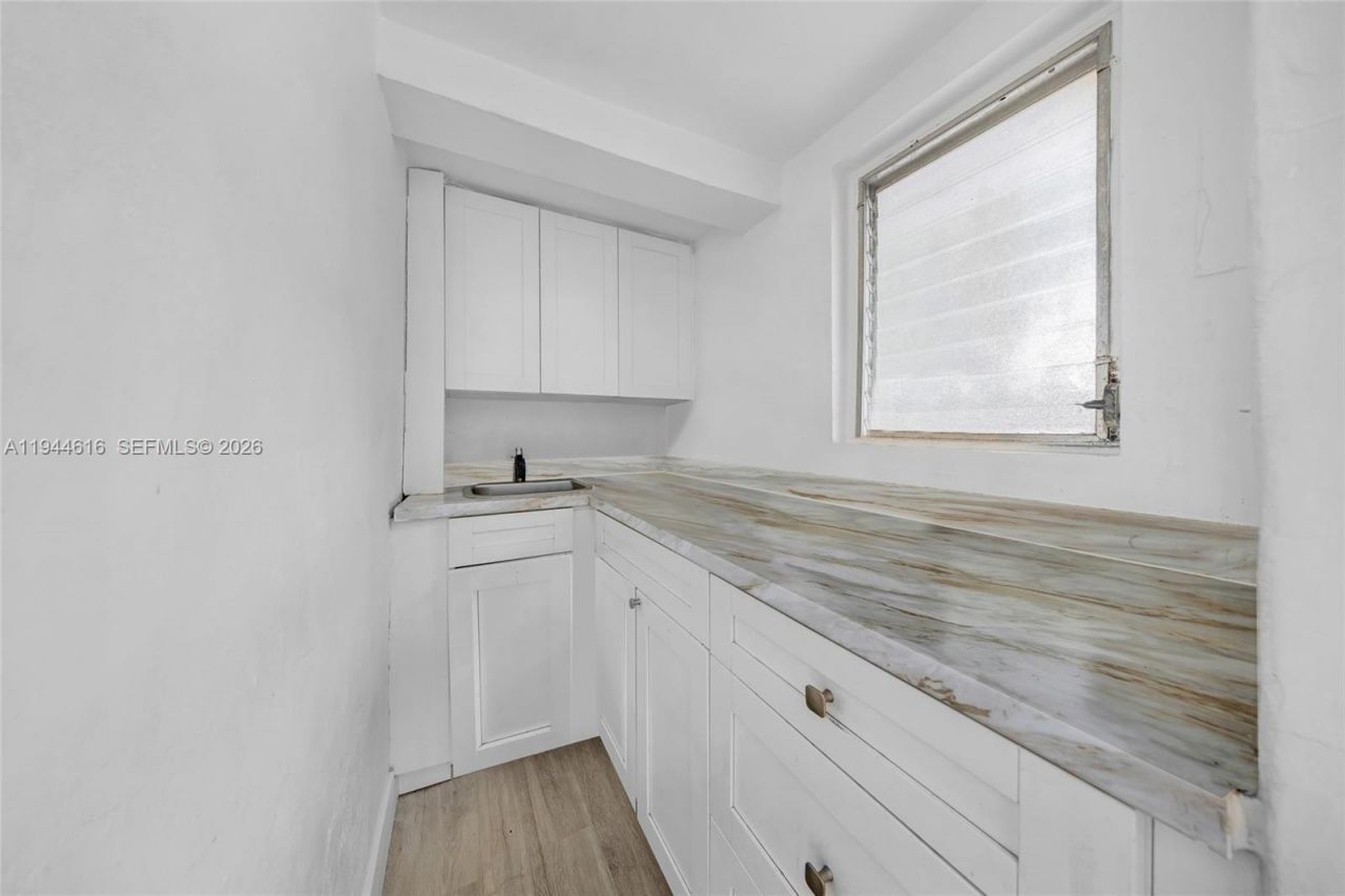 943 SW 9th Ave , Miami, FL 33130 Photo