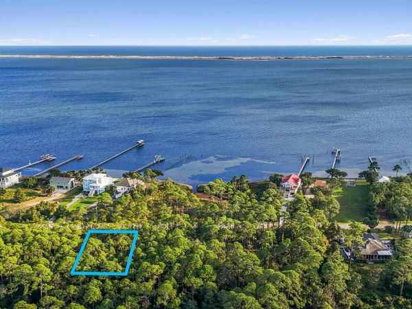 5506 Soundside Dr, Gulf Breeze, FL 32563