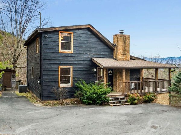 1625 Bear Claw Way, Sevierville, TN 37862