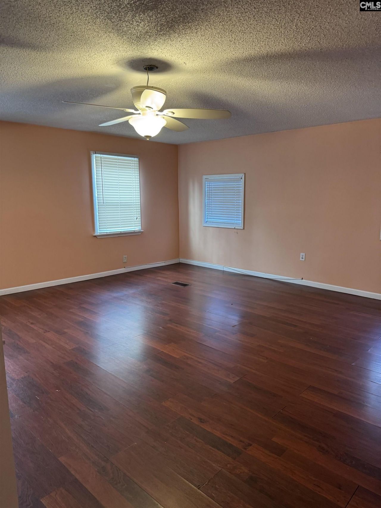 212 Briarcliffe East  Photo 6