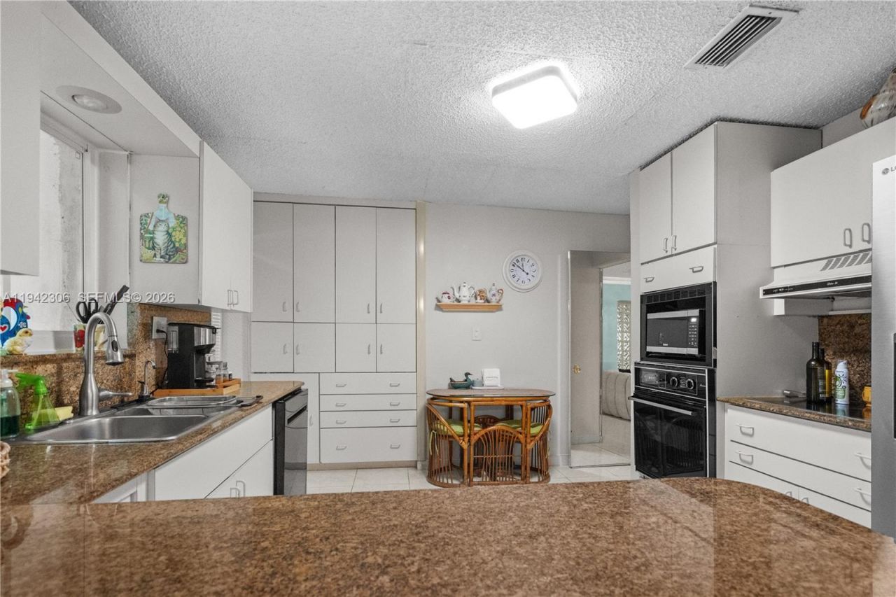 13220 SW 5th St, Miami, FL 33184 Photo