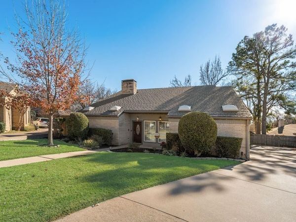 510 Willow Creek Court, Arlington, TX 76011
