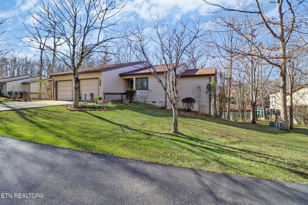 320 Lake Catherine Circle, Crossville, TN 38558 Main Photo