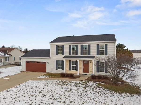 215 Maries WAY, Random Lake, WI 53075