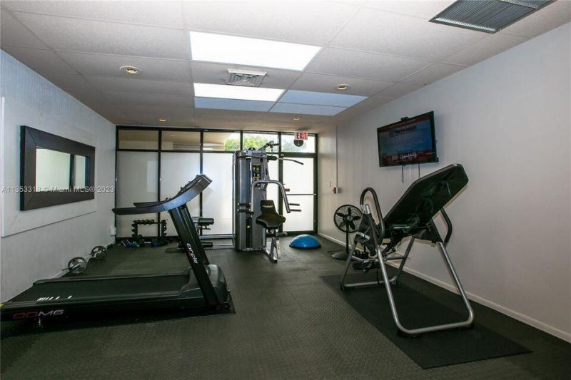 2400 Presidential Way, Unit 403, West Palm Beach, FL 33401 Photo