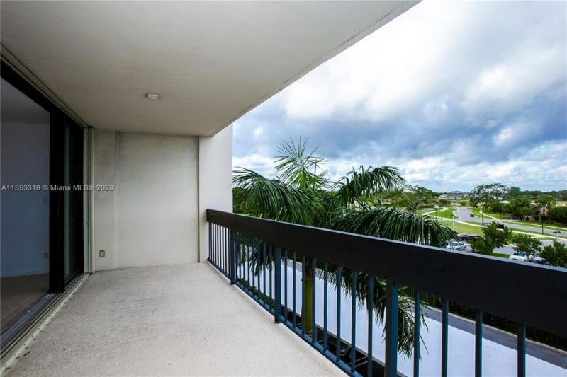 2400 Presidential Way, Unit 403, West Palm Beach, FL 33401 Photo