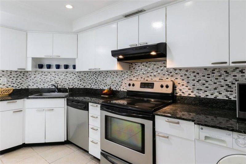 2400 Presidential Way, Unit 403, West Palm Beach, FL 33401 Photo