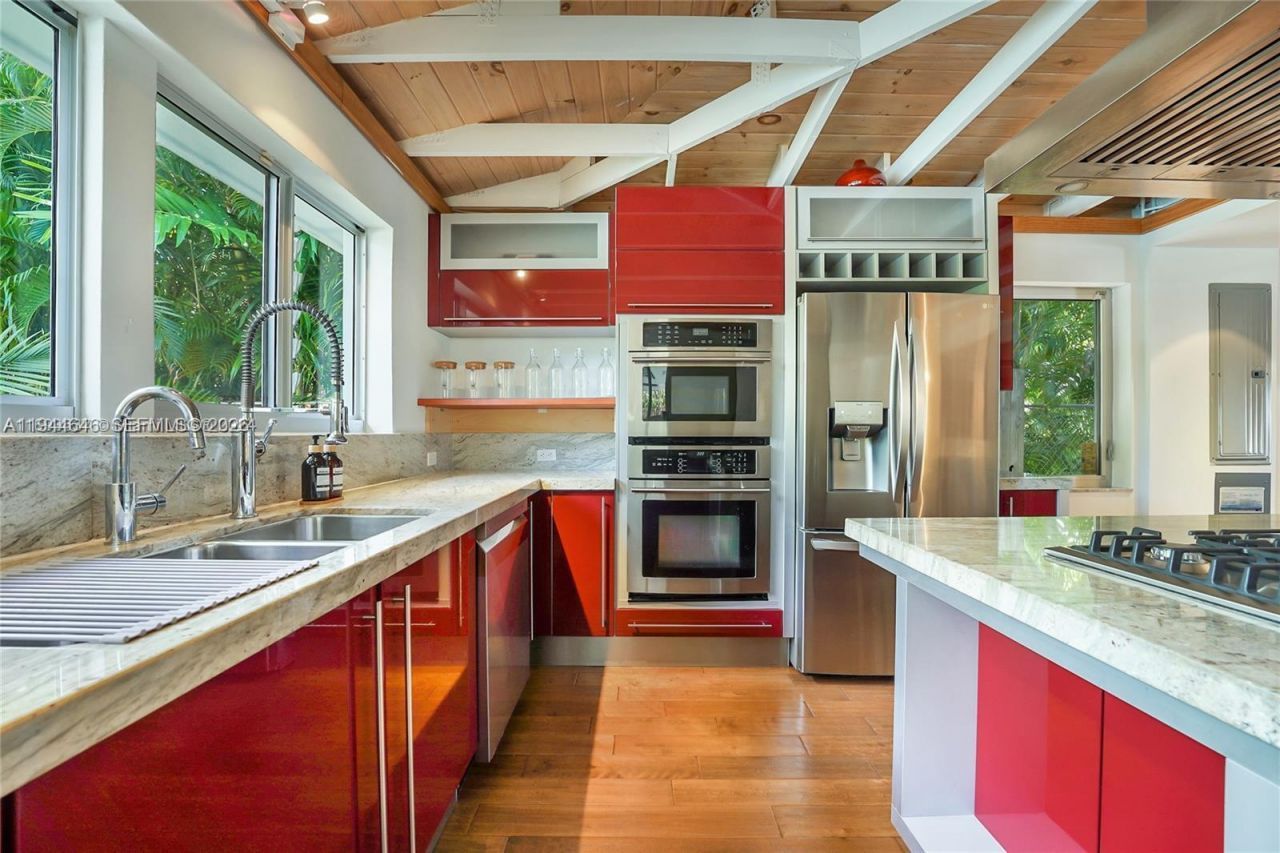 5910 N Bayshore Dr, Miami, FL 33137 Photo