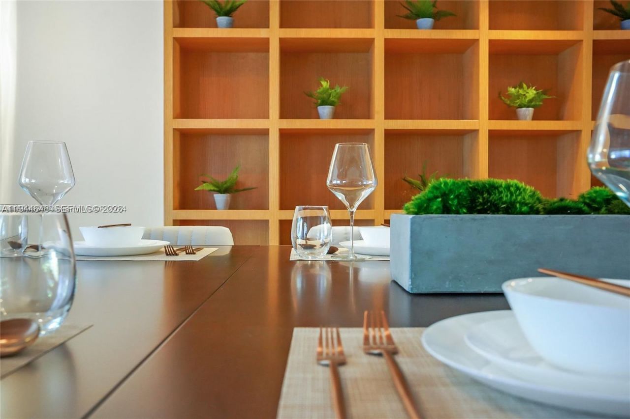 5910 N Bayshore Dr, Miami, FL 33137 Photo