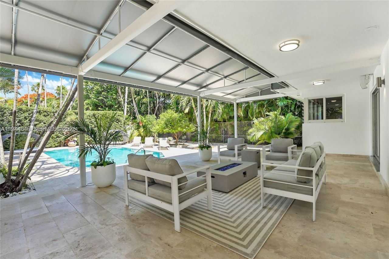 5910 N Bayshore Dr, Miami, FL 33137 Photo