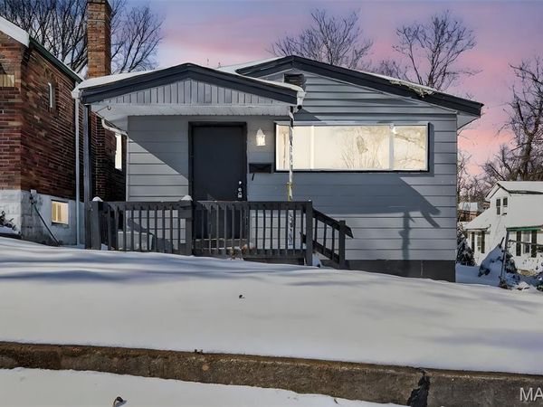 4211 Ravenwood Avenue, St Louis, MO 63121