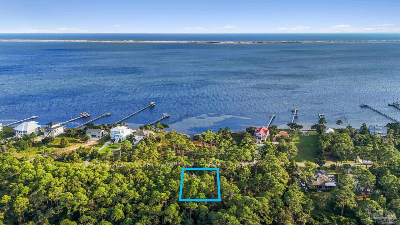 5494 Soundside Dr, Gulf Breeze, FL 32563 Main Photo