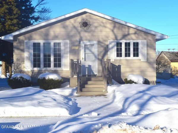 825 9TH Street NE, Devils Lake, ND 58301