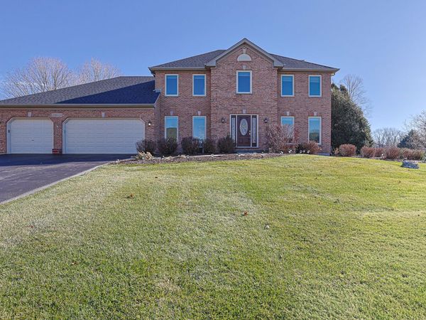 39W059 Foxwood Lane, St. Charles, IL 60175