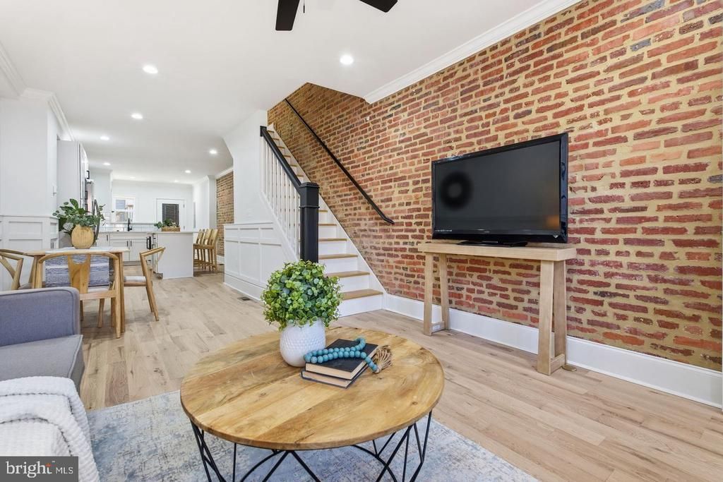 808 S Highland Avenue, Baltimore, MD 21224 Main Photo