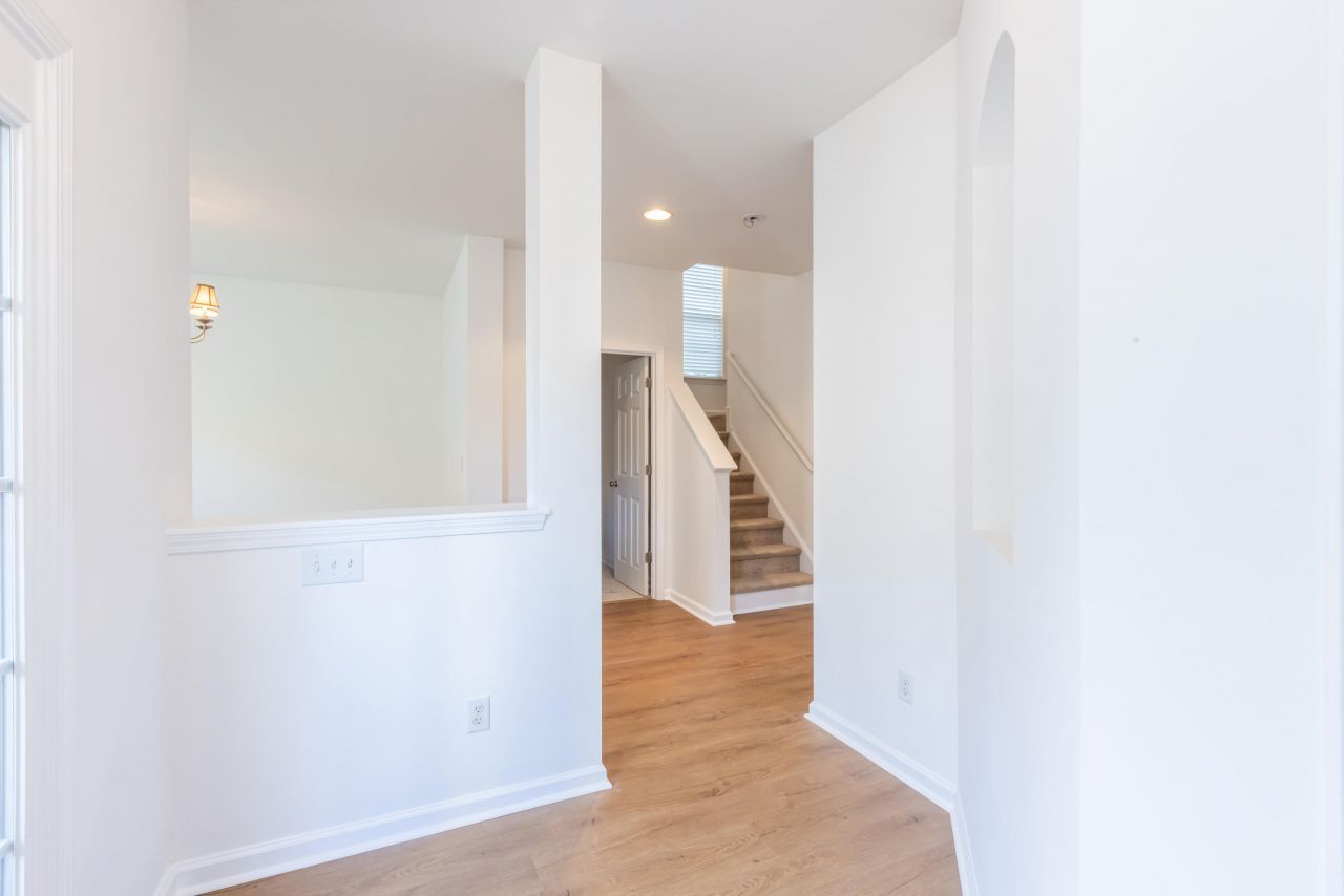 1749 Towne Street Photo 10