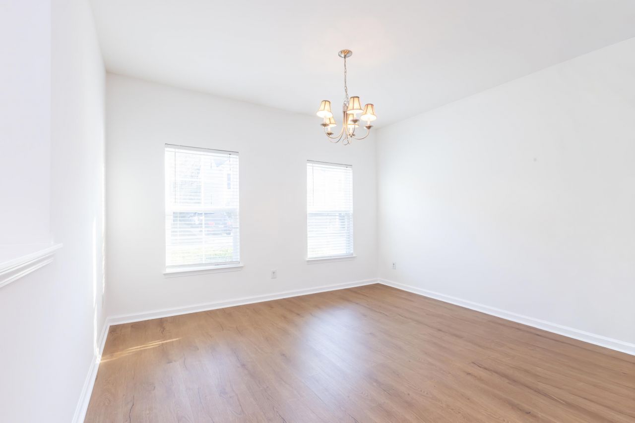 1749 Towne Street Photo 15