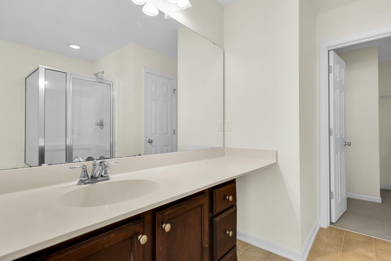 1749 Towne Street Photo 25