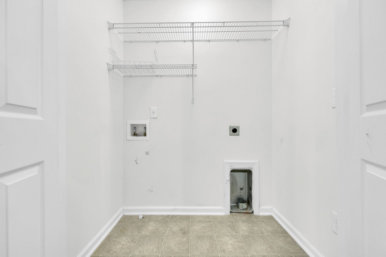 1749 Towne Street Photo 36