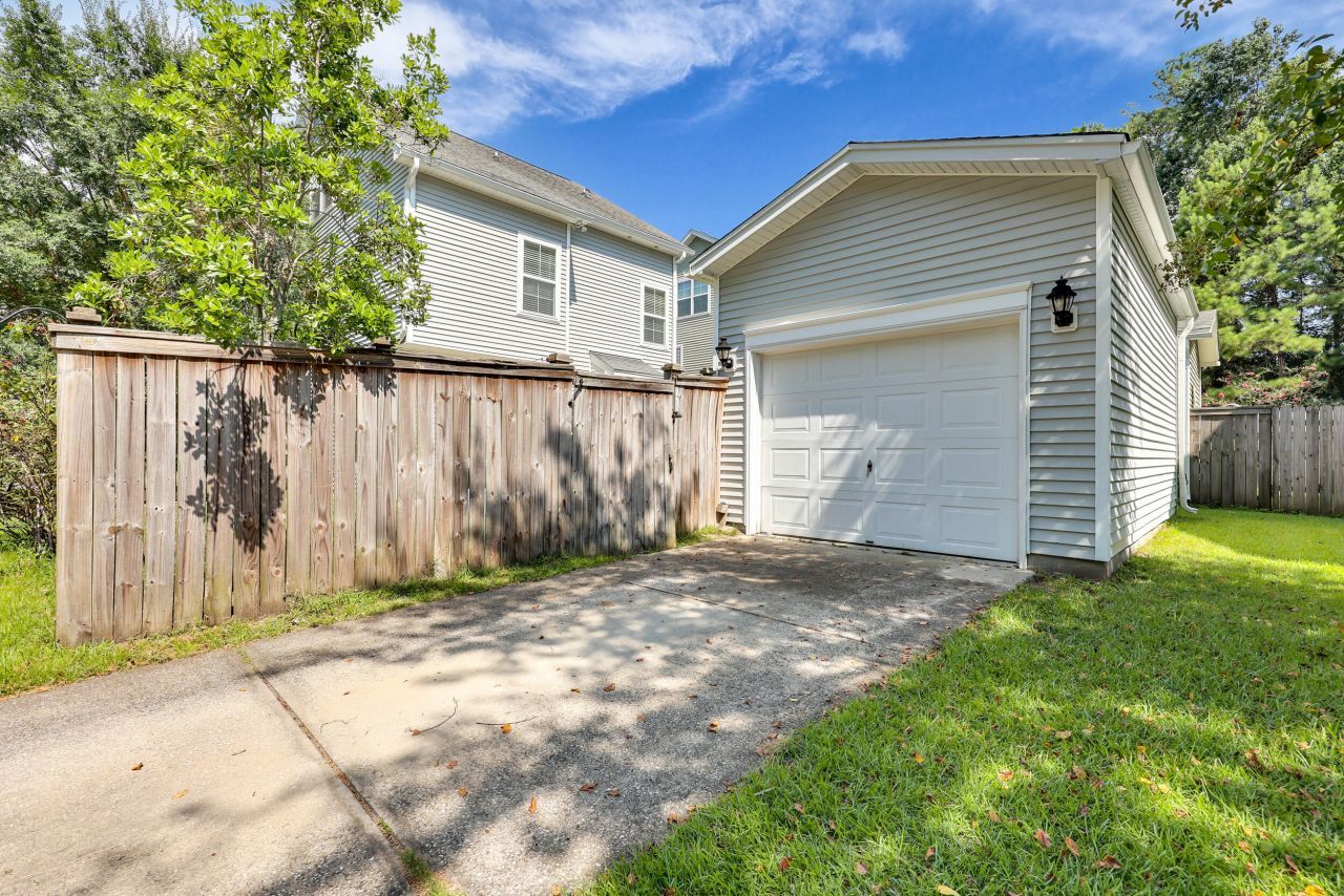 1749 Towne Street Photo 42