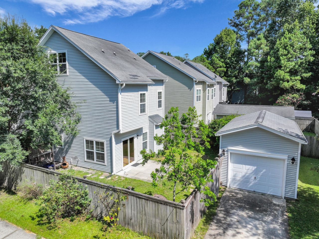 1749 Towne Street Photo 43