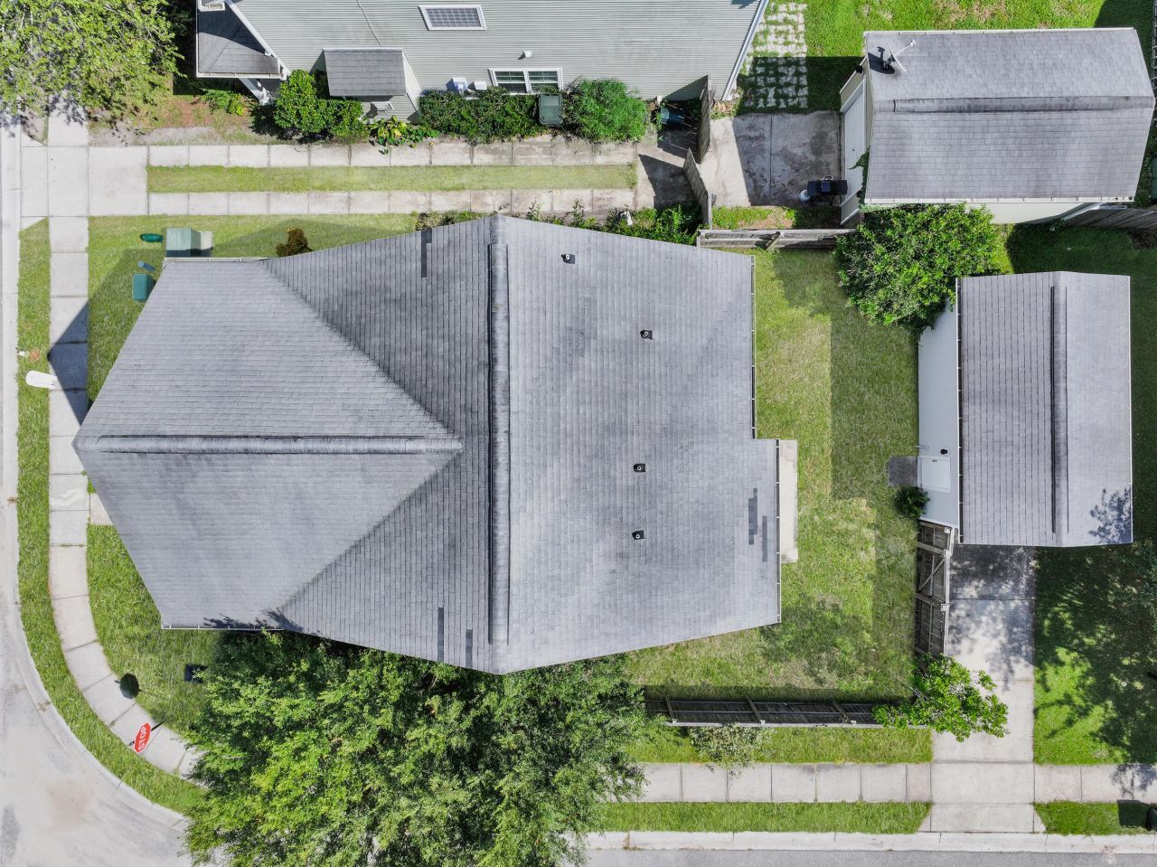 1749 Towne Street Photo 46