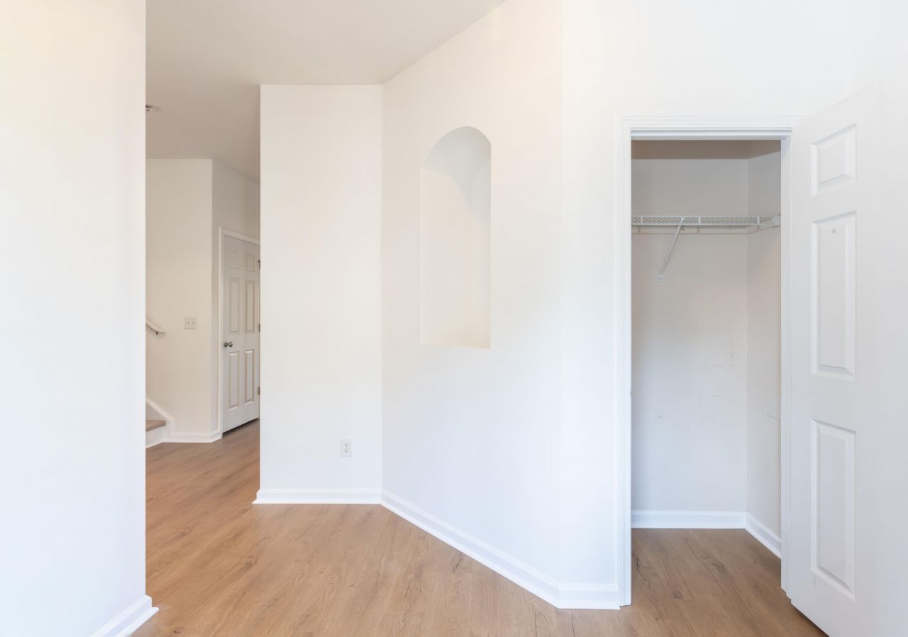 1749 Towne Street Photo 9