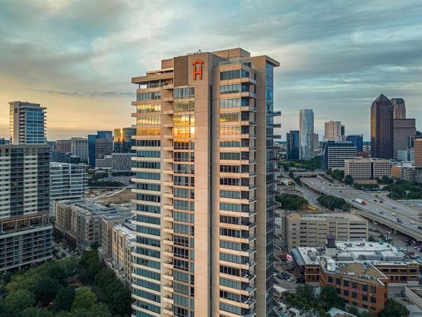 2200 Victory Avenue, Unit 2207, Dallas, TX 75219