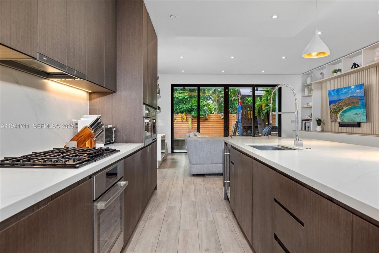 3222 Matilda St, Unit 3222, Miami, FL 33133 Photo