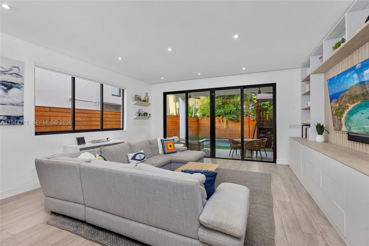 3222 Matilda St, Unit 3222, Miami, FL 33133 Photo