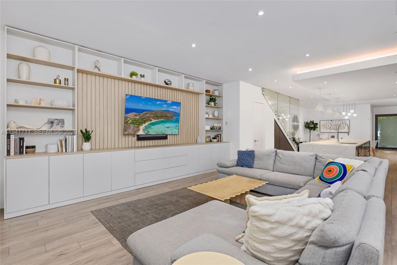 3222 Matilda St, Unit 3222, Miami, FL 33133 Photo