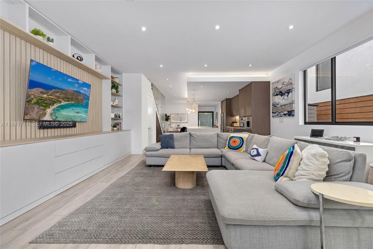 3222 Matilda St, Unit 3222, Miami, FL 33133 Photo