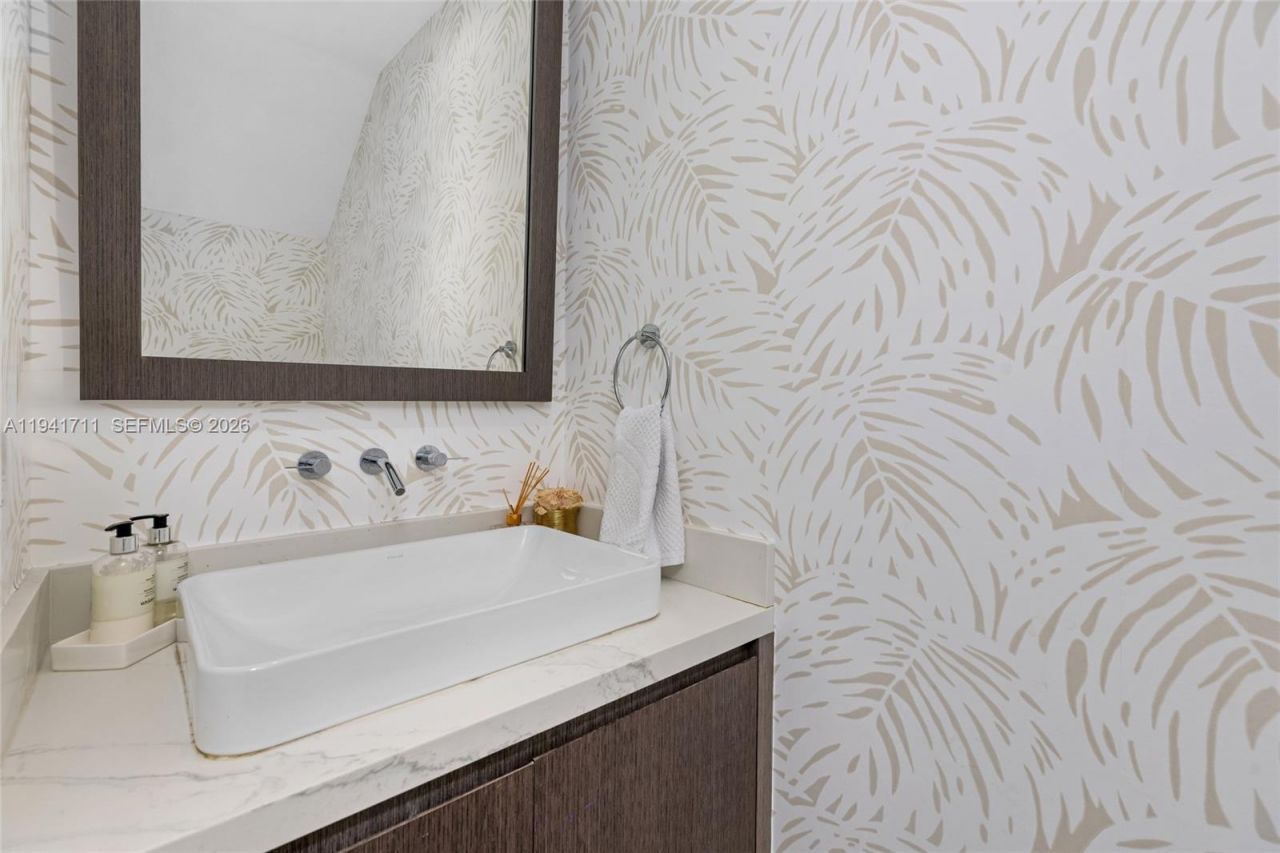 3222 Matilda St, Unit 3222, Miami, FL 33133 Photo