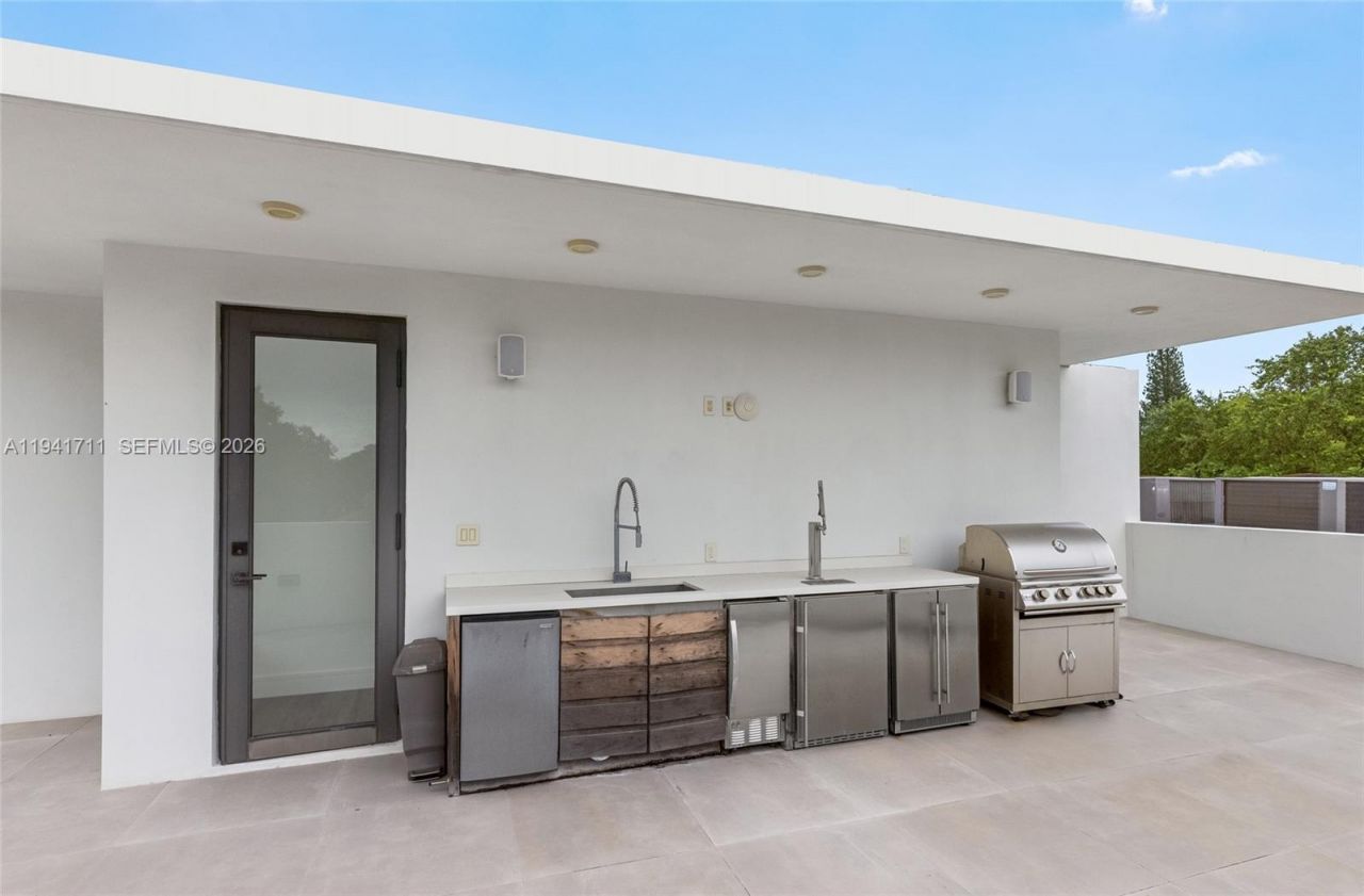 3222 Matilda St, Unit 3222, Miami, FL 33133 Photo