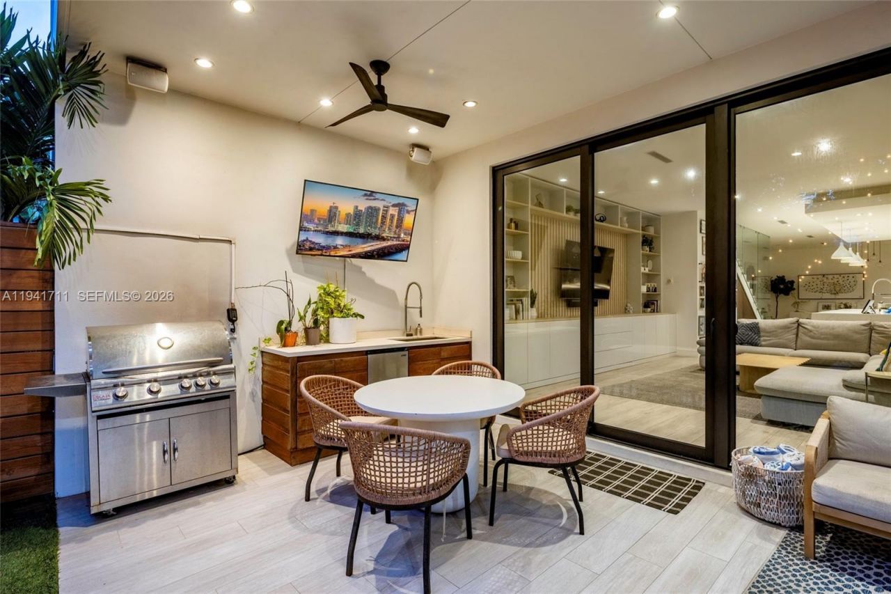 3222 Matilda St, Unit 3222, Miami, FL 33133 Photo