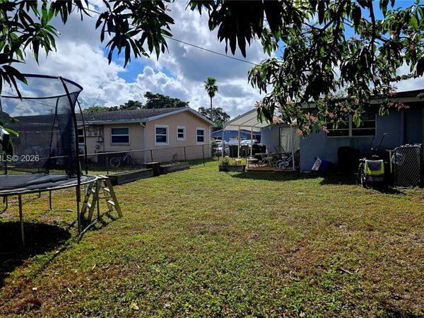 6141 SW 41st Ct, Davie, FL 33314