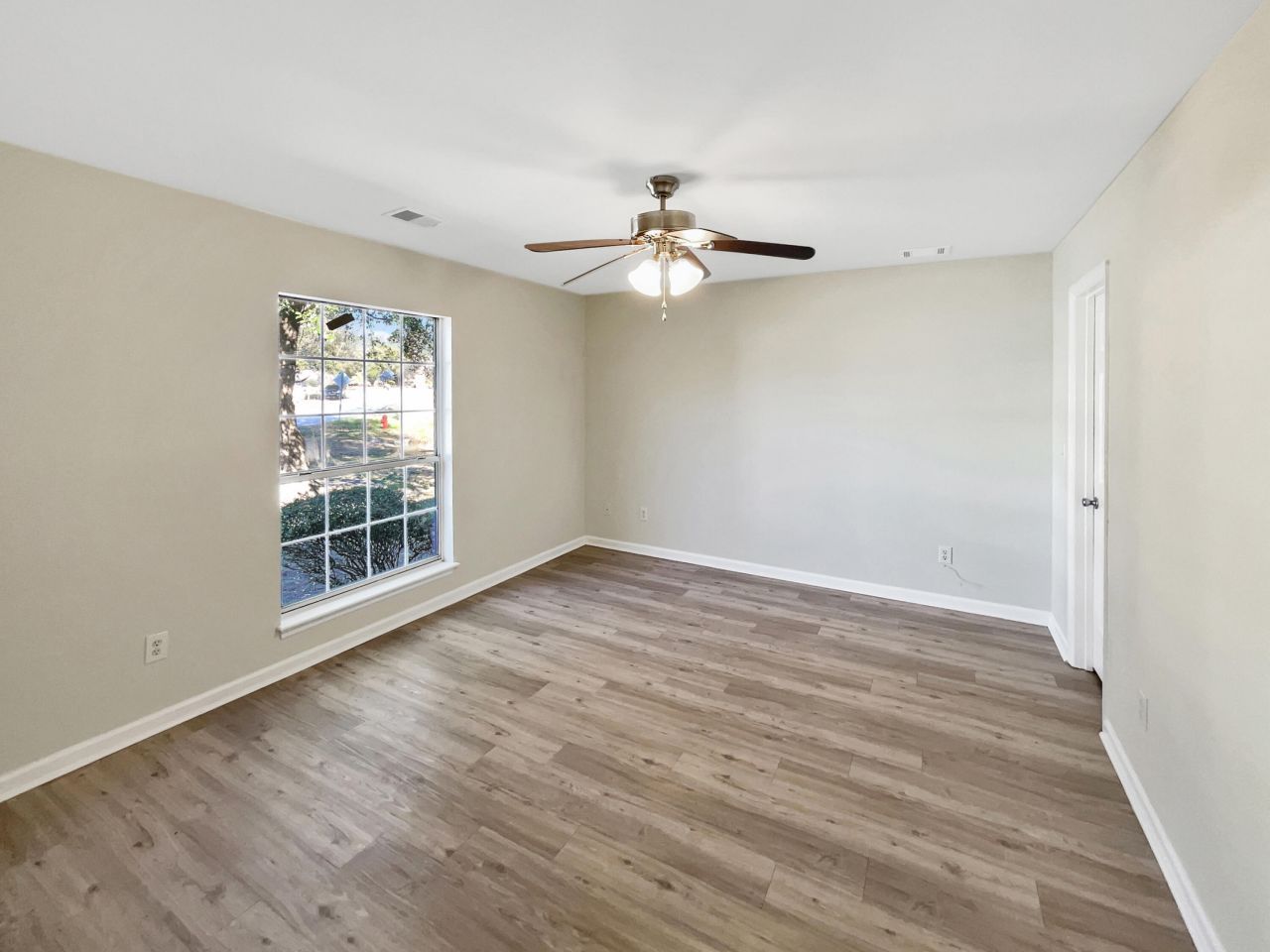 246 Two Hitch Road Photo 11